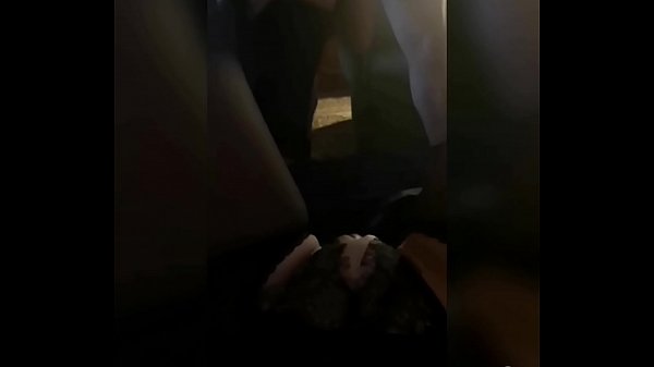 MJM mafana. Lehilahy manadala sipa eo anoloan'ny vadiny. lena ny voron'ny vadiny, ny nofinofy malotony dia mampikorontana ny saina